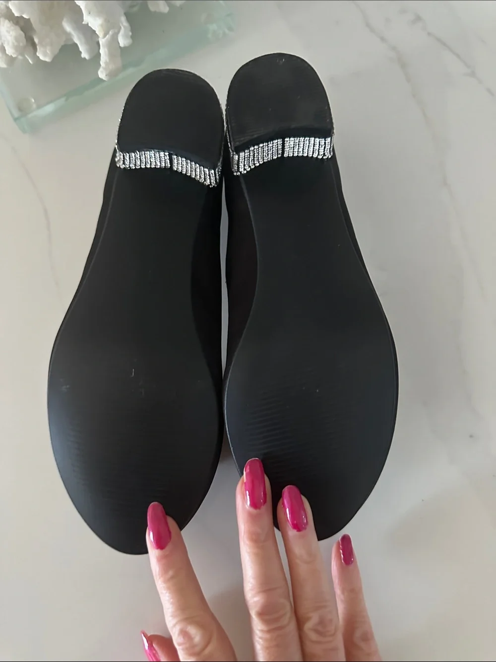 Badgley Mischka girls Black Satin Bow Flats with Crystal Accents. Size 2.